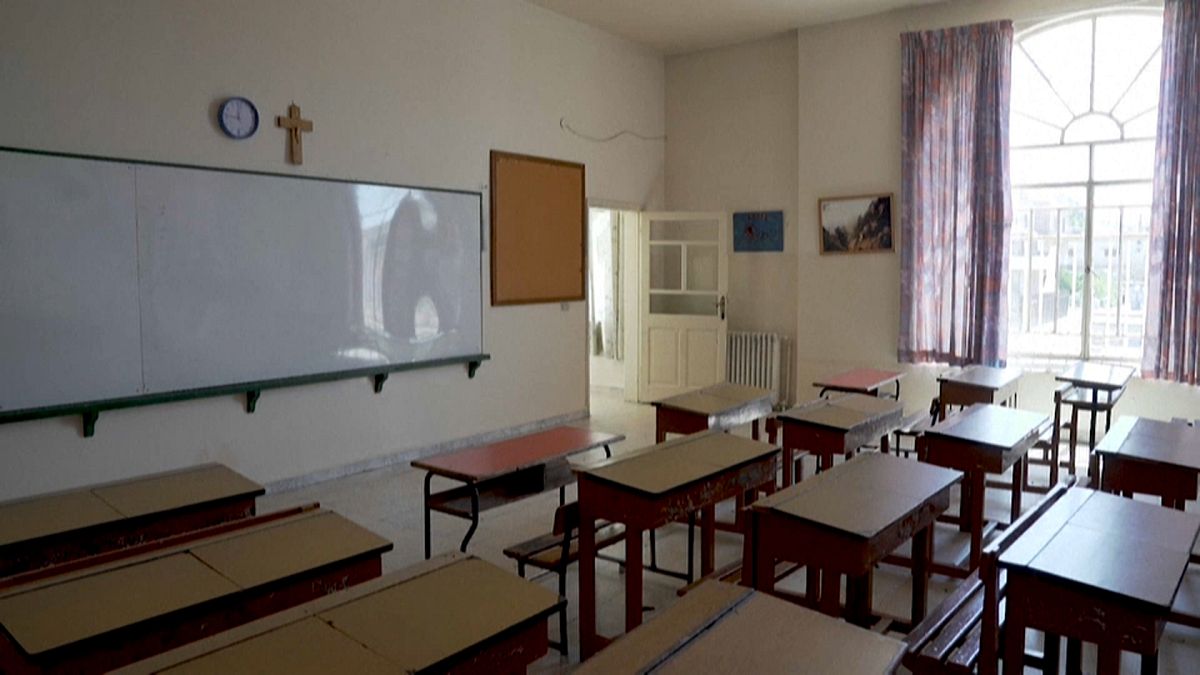 Les bancs de l'école Notre Dame de Lourdes à Zahlé (Liban) resteront vides à la rentrée.