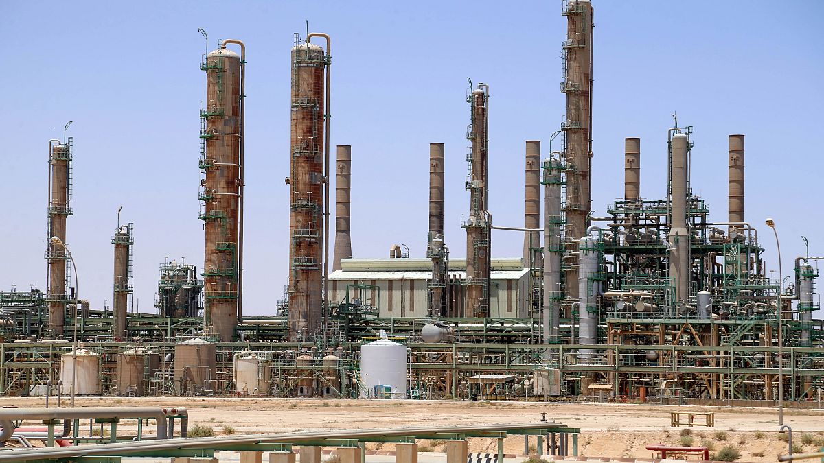 مصفاة نفطية في راس لانوف الليبية 
