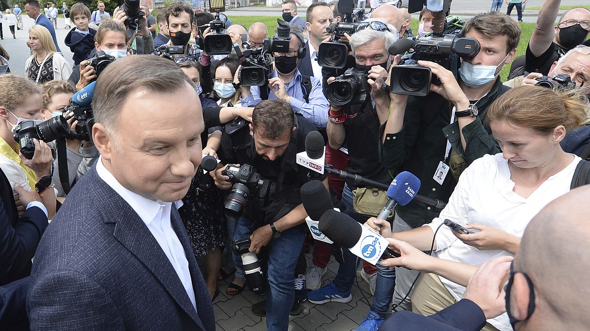 Выборы в Польше: Дуда - 50,4%, Тшасковский - 49,6% (экзитпол)
