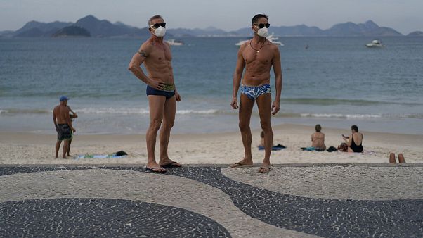 Polícia aplica multas nas praias do Rio de Janeiro Polícia aplica multas nas praias do Rio de Janeiro