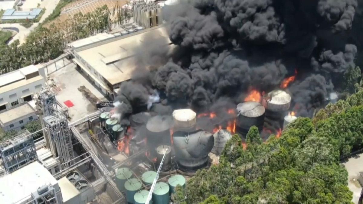 Cina, sotto controllo l'incendio alla raffineria nella provincia di Fujian