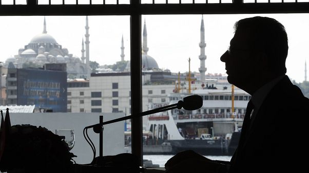Ο δήμαρχος της Κωνσταντινούπολης 'αδειάζει' τον Ερντογάν για το θέμα της Αγίας Σοφίας Ο δήμαρχος της Κωνσταντινούπολης 'αδειάζει' τον Ερντογάν για το θέμα της Αγίας Σοφίας