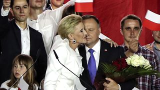 Amtshinhaber Duda am Sonntag der Stichwahl mit seiner Frau in Pultusk.