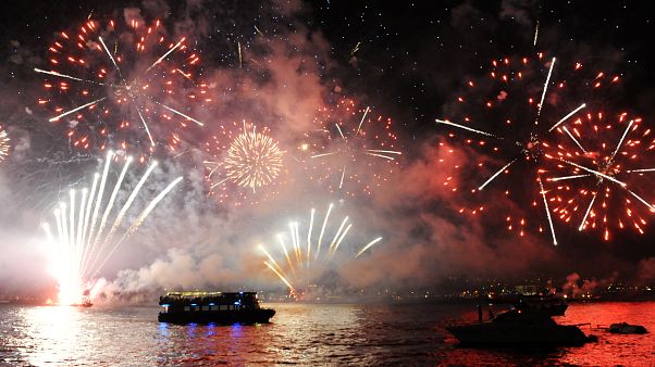 İstanbul havai fişek gösterisi İstanbul havai fişek gösterisi