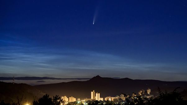 Illusztráció, az üstökös Salgótarján fölött Illusztráció, az üstökös Salgótarján fölött