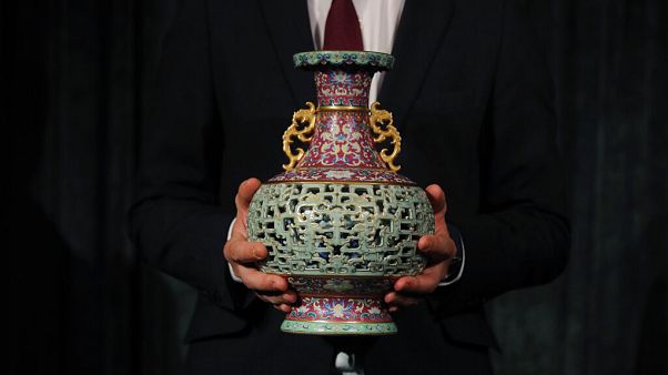56 dolara alınan antika vazo açık artırmada 9 milyon dolara satıldı 56 dolara alınan antika vazo açık artırmada 9 milyon dolara satıldı