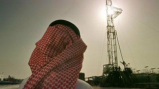 Archive - Un puits de pétrole en cours de construction en Arabie Saoudite, 26 février 1997