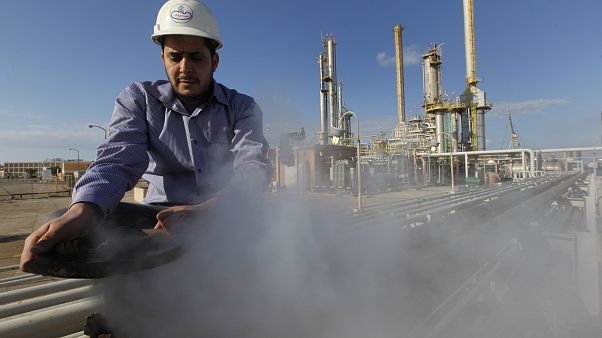 القوات الموالية للمشير خليفة حفتر تضع شروطًا لرفع الحصار النفطي القوات الموالية للمشير خليفة حفتر تضع شروطًا لرفع الحصار النفطي