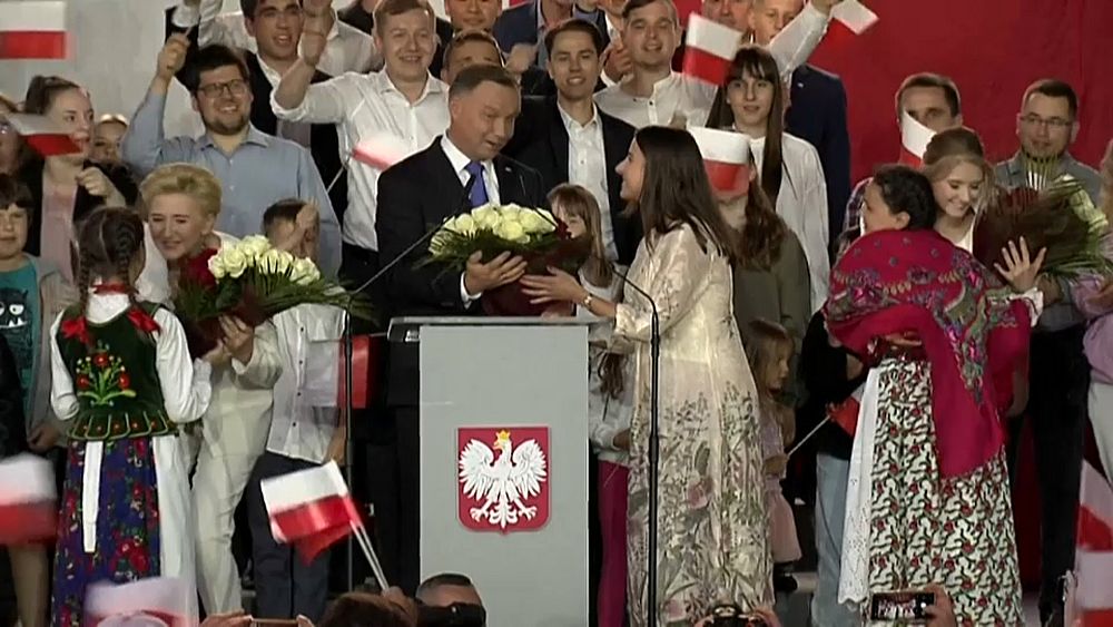 Pologne : réélection de justesse pour le président sortant