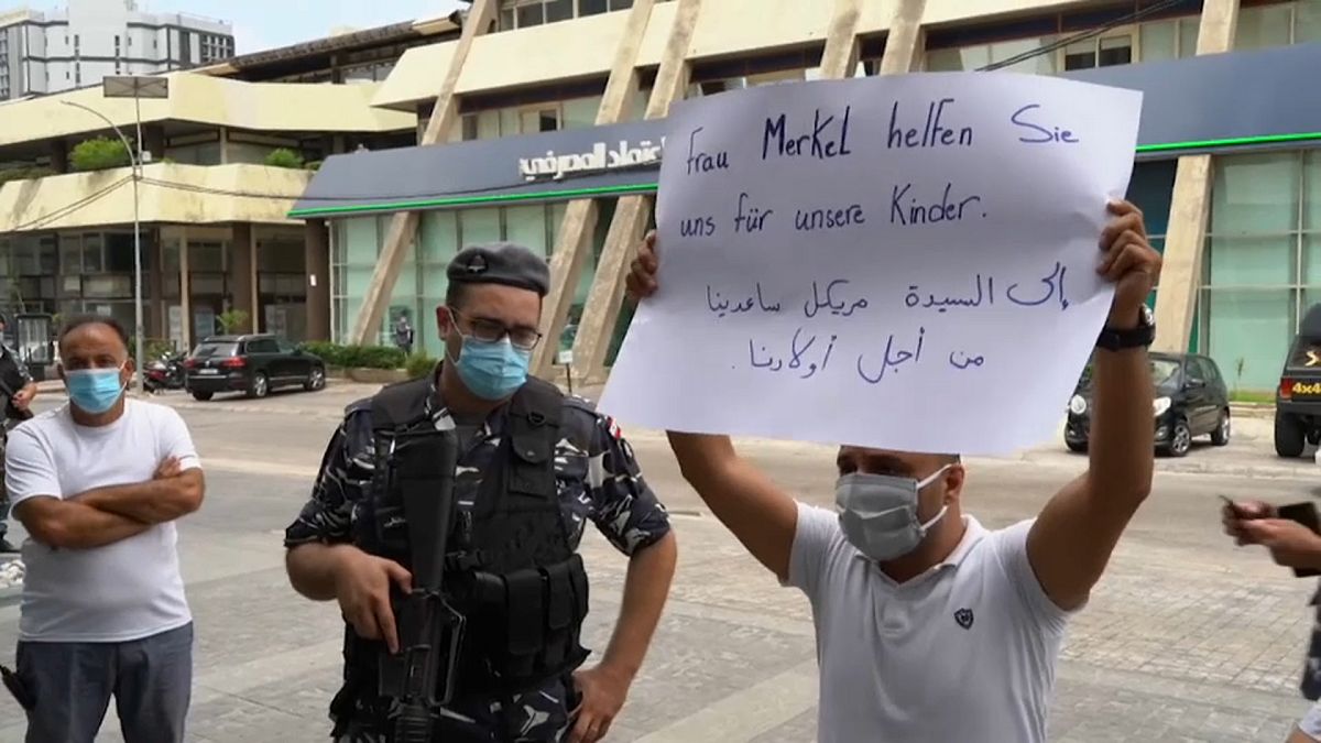 شاهد: متظاهرون أمام سفارة ألمانيا في بيروت يناشدون ميركل التدخل لإنقاذهم