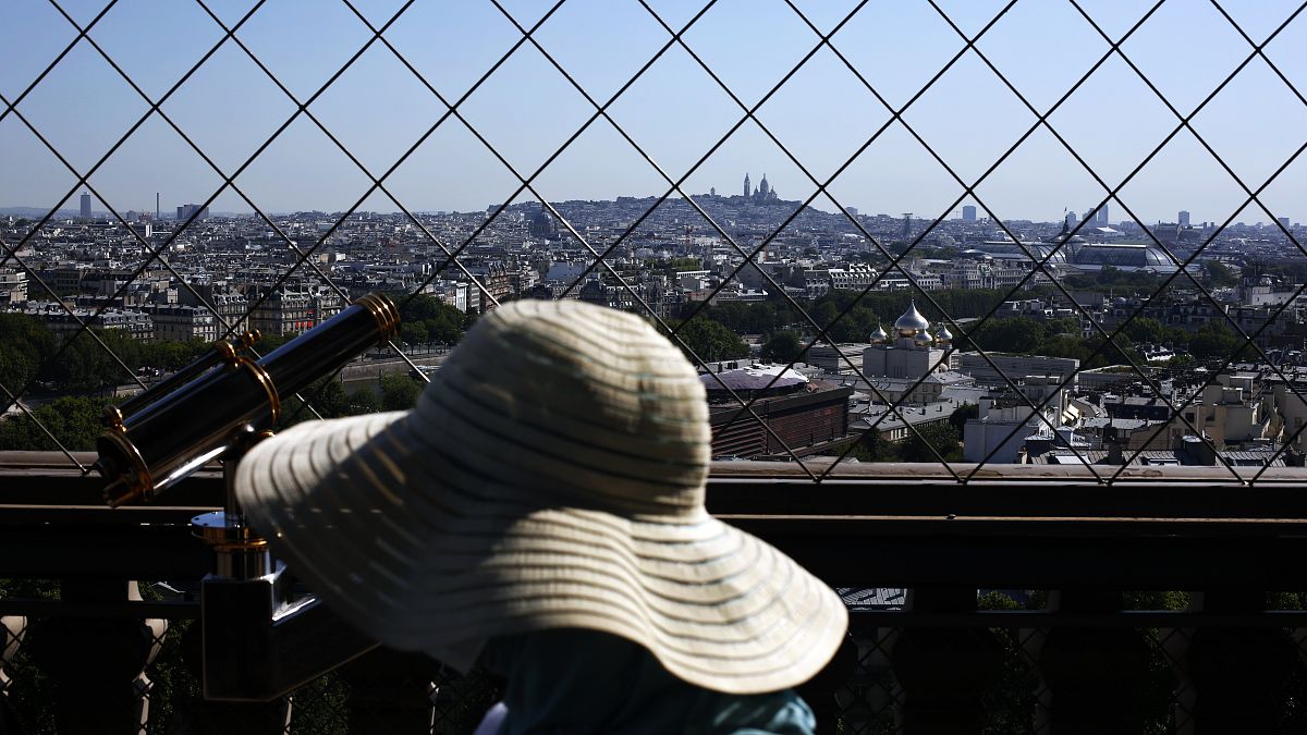 Во Франции могут ввести обязательное ношение масок в том числе и для желающих посетить Эйфелеву башню