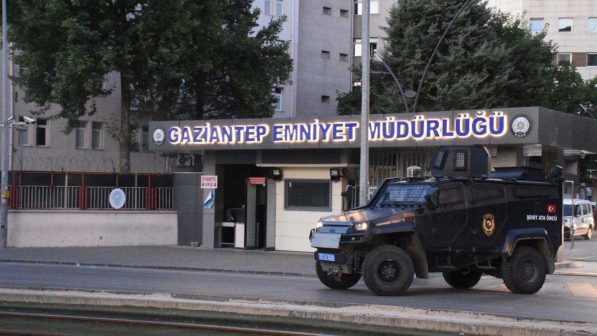 Gaziantep'de PKK soruşturması kapsamında aralarında HDPlilerin de bulunduğu 33 kişi hakkında gözaltı kararı