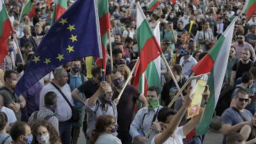 هفتمین روز ناآرامی‌ها در بلغارستان؛ معترضان مقابل پارلمان با پلیس درگیر شدند 