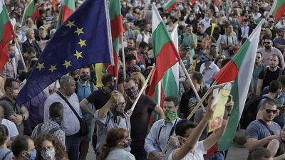 فيديو: متظاهرون بلغاريون يحاولون اقتحام مبنى البرلمان