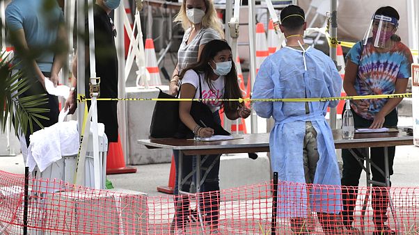 Covid-19: Νέα lockdown σε όλο τον κόσμο καθώς αυξάνονται τα κρούσματα Covid-19: Νέα lockdown σε όλο τον κόσμο καθώς αυξάνονται τα κρούσματα