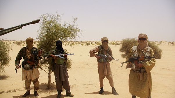 Mali'nin tarihi çöl kenti Timbuktu'yu ele geçiren Ensaruddin örgütüne mensup militanlar Mali'nin tarihi çöl kenti Timbuktu'yu ele geçiren Ensaruddin örgütüne mensup militanlar
