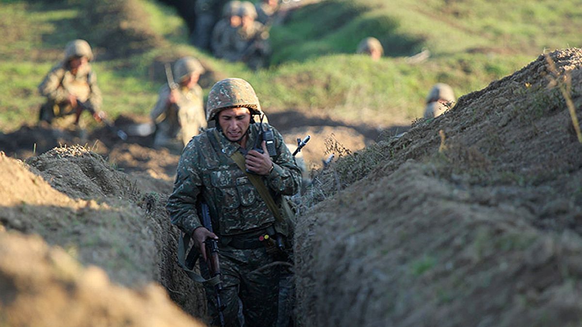 أفراد من الجيش الأرميني يتخذون مواقعهم في منطقة تافوش