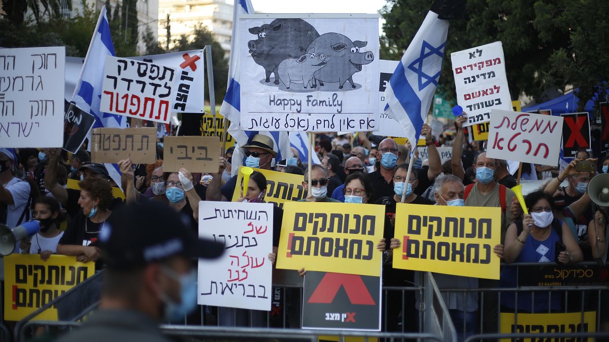 İsrail'de binlerce kişi Netenyahu'nun istifasını istedi