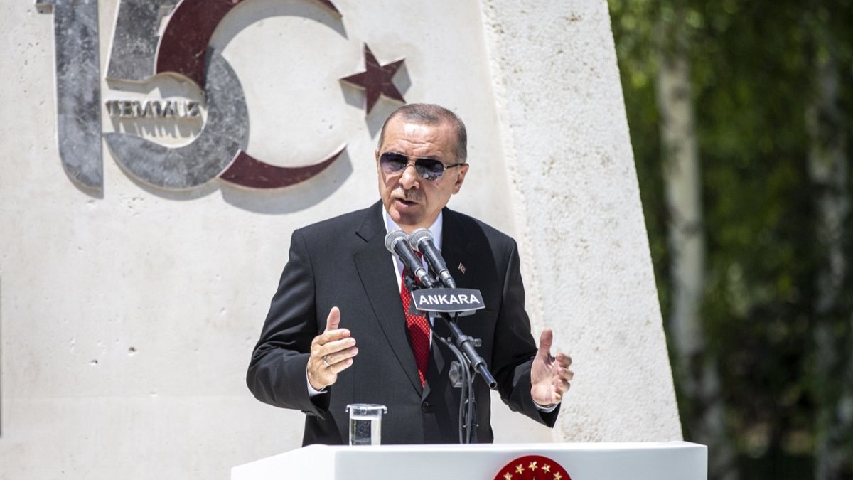 Cumhurbaşkanı Erdoğan konuşmasını TBMM 15 Temmuz Anıtı önünde yaptı