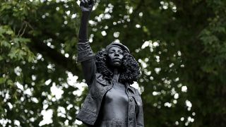 Estátua de ativista anti-racismo provoca polémica no Reino Unido