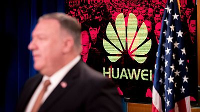 Kína "komolyan aggódik a Huawei-döntés miatt"