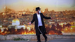 Un judío ultraortodoxo en las calles de Jerusalén el pasado día 13