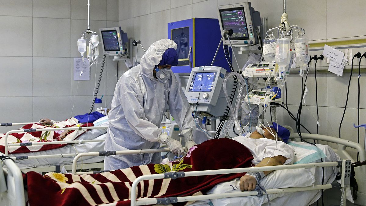 فيروس كورونا يحصد أرواح 140 شخصا من أفراد الطواقم الطبية في إيران