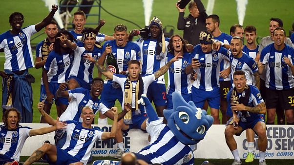 Jogadores festejam 29.° título do FCP Jogadores festejam 29.° título do FCP