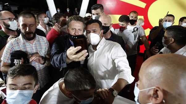 Ο Ζ. Ζάεφ με υποστηρικτές του κόμματός του Ο Ζ. Ζάεφ με υποστηρικτές του κόμματός του