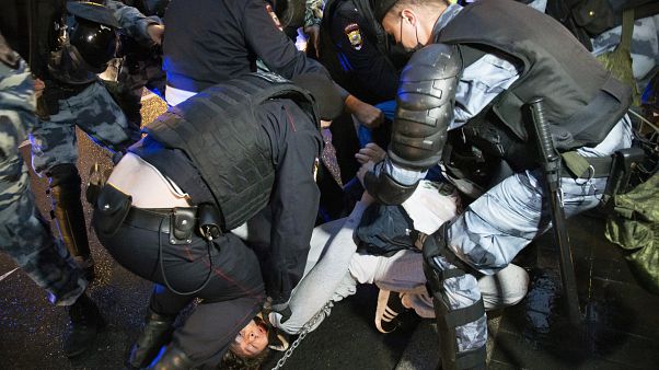 Moskau: 130 Festnahmen bei Protest gegen Putins Verfassungsänderungen Moskau: 130 Festnahmen bei Protest gegen Putins Verfassungsänderungen