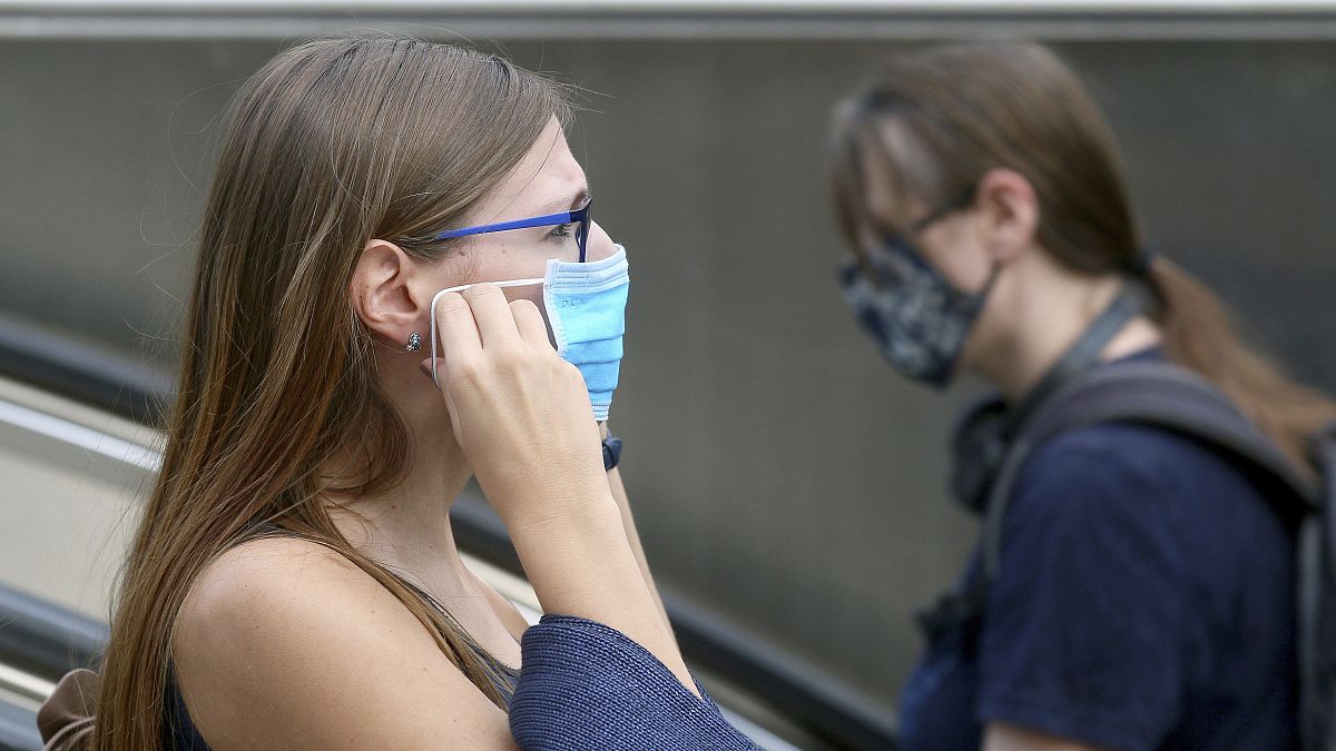 Fransa: Kapalı kamusal alanlarda maske zorunluluğu önümüzdeki hafta başlıyor