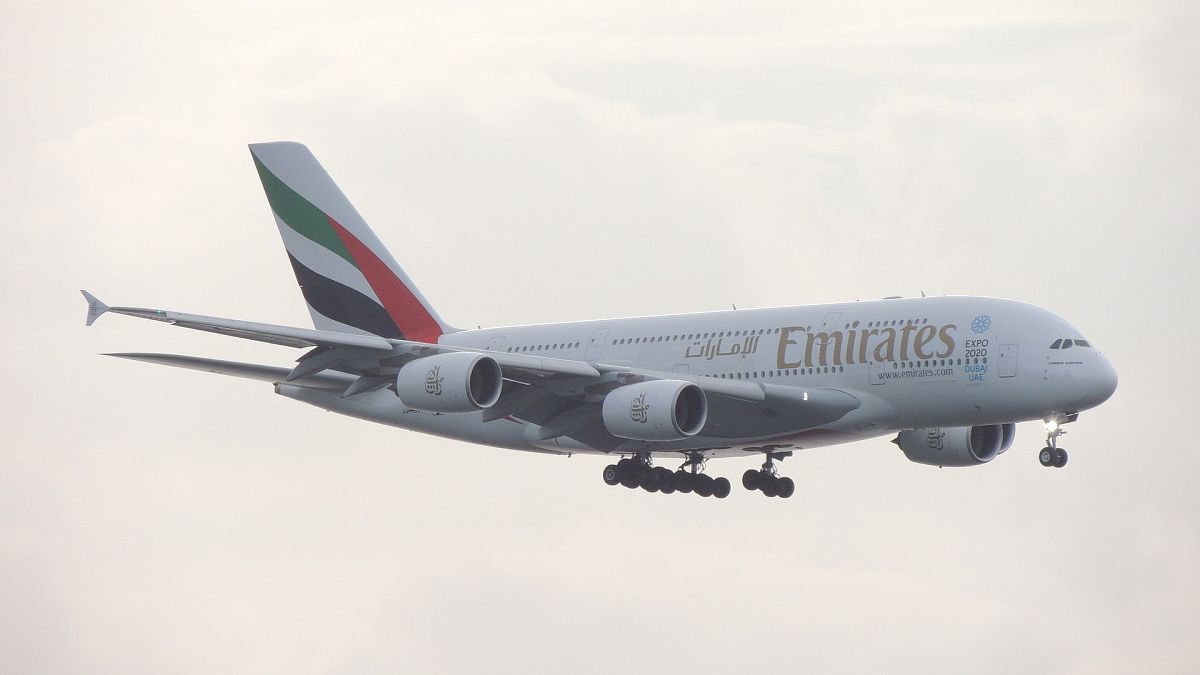 "طيران الإمارات": إبقاء مقاعد شاغرة داخل الطائرة أمر غير واقعي 