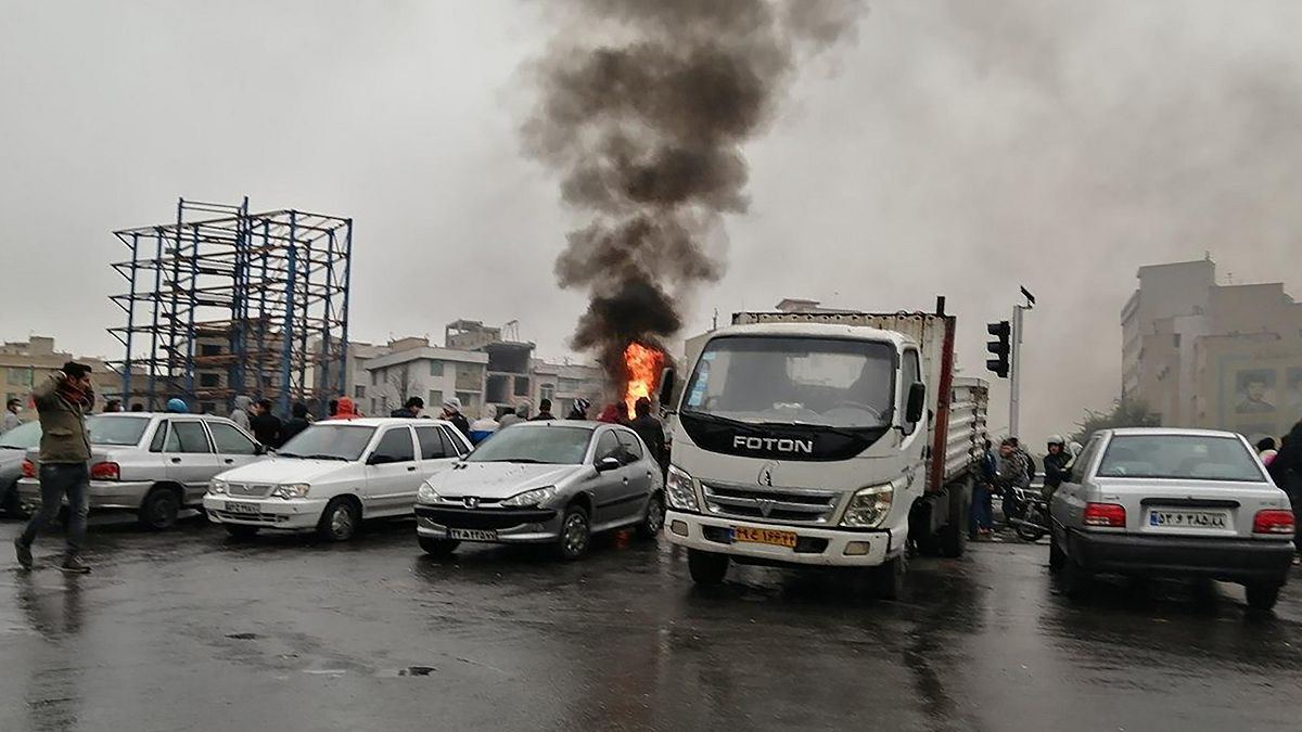 من احتجاجات زيادة أسعار الوقود في إيران