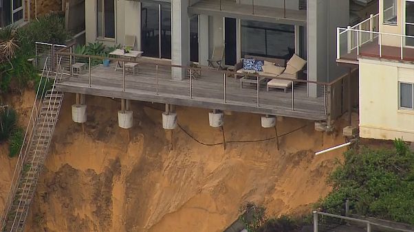 La erosión cerca del mar obliga a evacuar casas en Sidney La erosión cerca del mar obliga a evacuar casas en Sidney