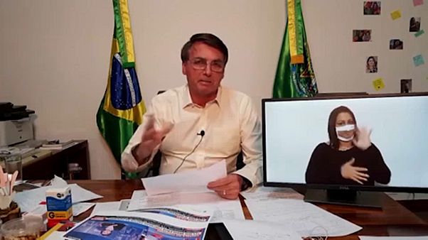Bolsonaro stoppt kurzweitig die Brandrodung und nennt Europa eine Umwelt-Sekte Bolsonaro stoppt kurzweitig die Brandrodung und nennt Europa eine Umwelt-Sekte
