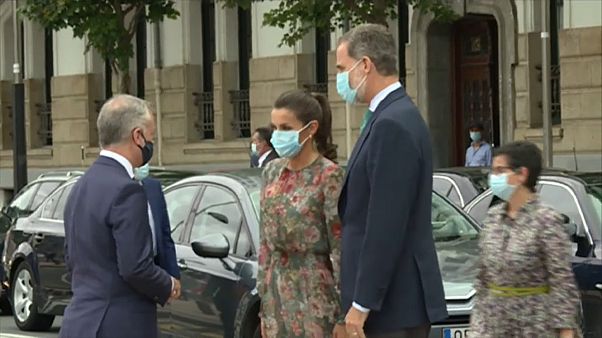 Felipe VI entre aplausos y protestas en el País Vasco Felipe VI entre aplausos y protestas en el País Vasco