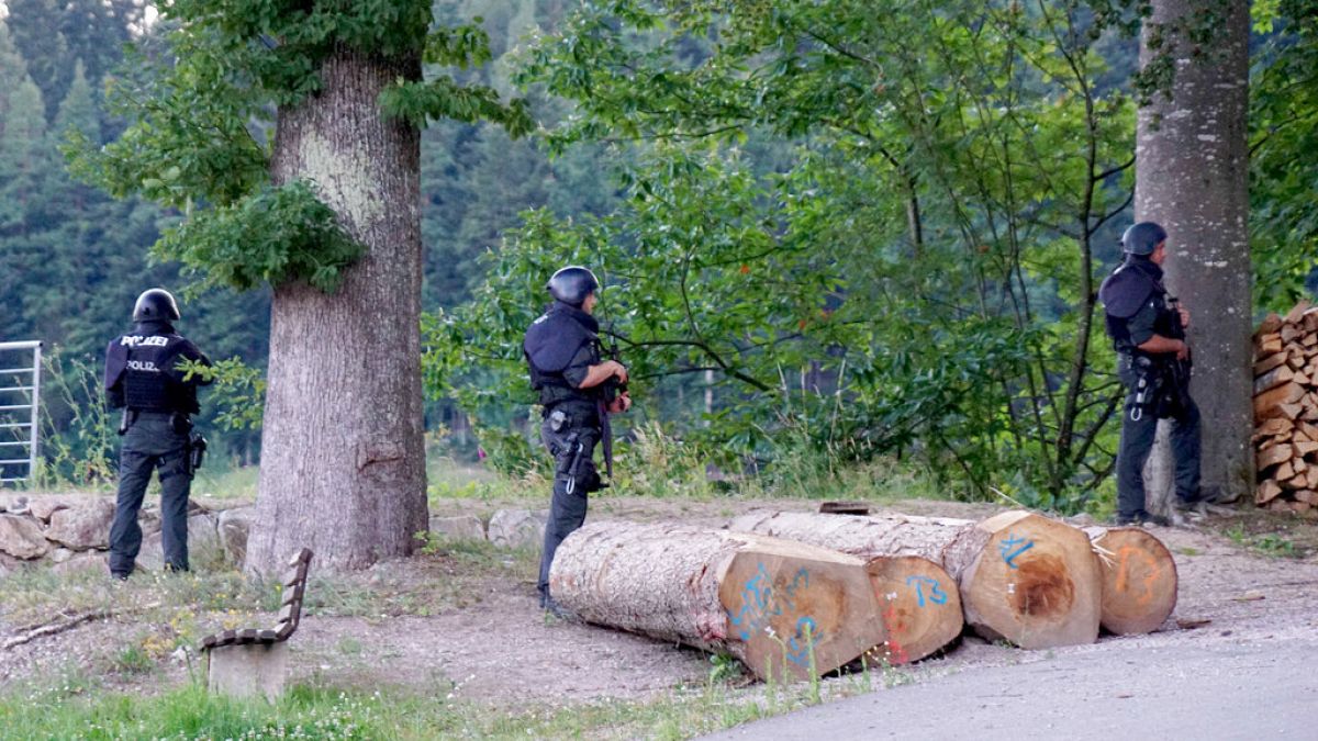 Mit Beil und Waffen: 31-Jähriger im Schwarzwald gefasst