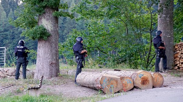 Mit Beil und Waffen: 31-Jähriger im Schwarzwald gefasst Mit Beil und Waffen: 31-Jähriger im Schwarzwald gefasst