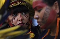 Brezilyalı yerli topluma mensup kadınlar 