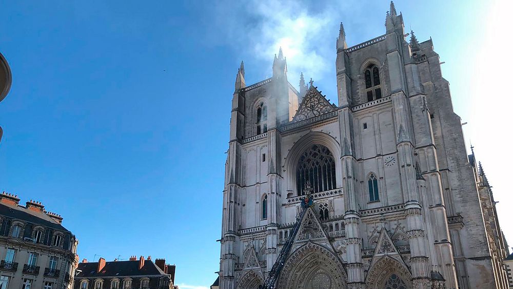 Incendie à la cathédrale de Nantes : une enquête ouverte