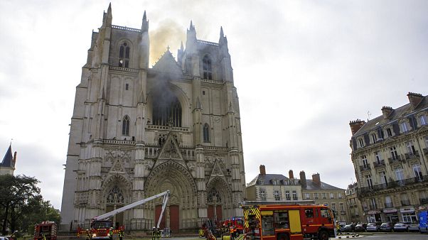Forte suspeita de fogo posto na catedral de Nantes Forte suspeita de fogo posto na catedral de Nantes