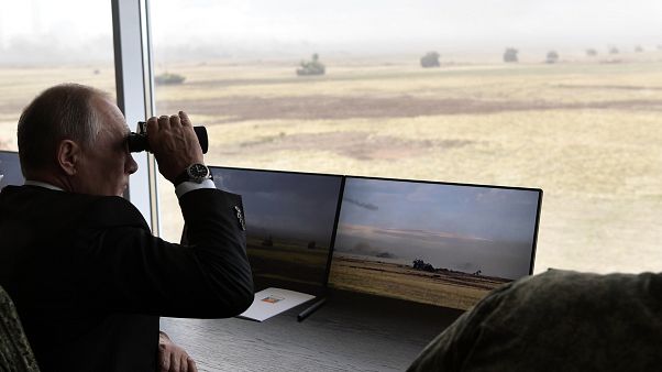 Rusya lideri Putin 2019'da yapılan bir tatbikatı izlerken/Arşiv Rusya lideri Putin 2019'da yapılan bir tatbikatı izlerken/Arşiv