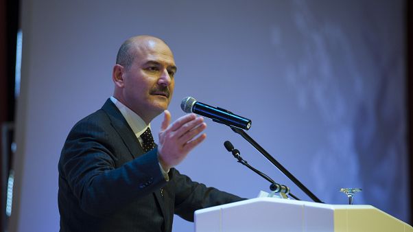İçişleri Bakanı Süleyman Soylu, AK Partili vekil Mehmet Metiner ile tartıştı İçişleri Bakanı Süleyman Soylu, AK Partili vekil Mehmet Metiner ile tartıştı