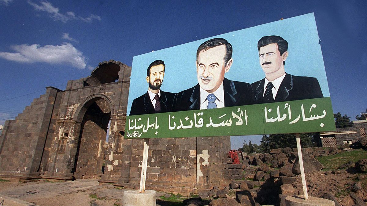 لوحة لحافظ وبشار وباسل الأسد