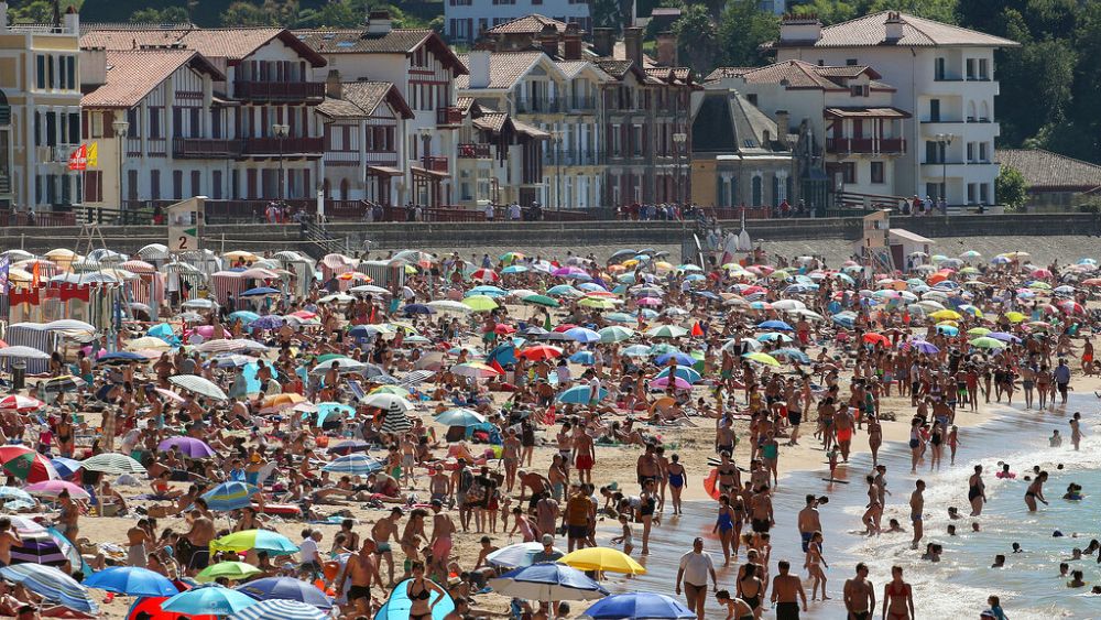 La France durcit le ton sur le port du masque dans un contexte épidémique fragile
