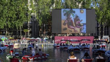سینمایی بر لب آب؛ تماشای فیلم از رودخانه پاریس