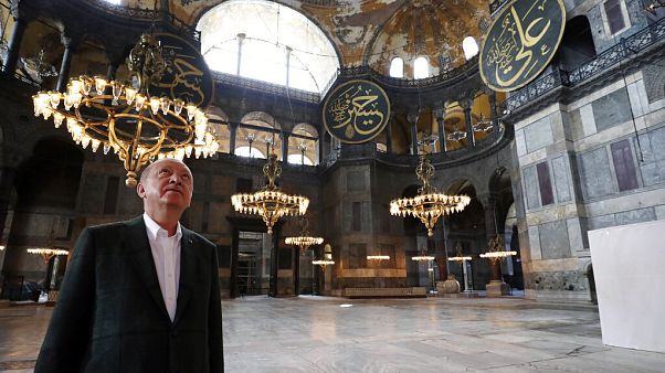 Erdoğan visita a basílica reconvertida em mesquita Hagia Sophia Erdoğan visita a basílica reconvertida em mesquita Hagia Sophia
