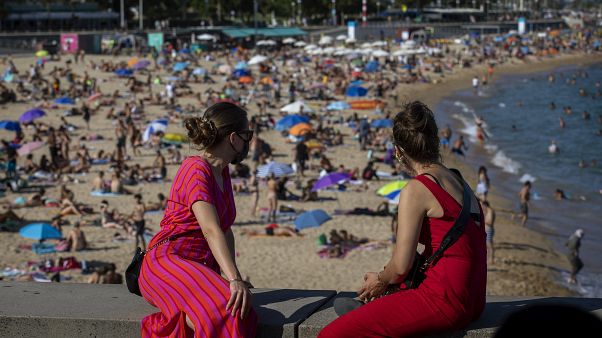 Cataluña impone restricciones a más municipios por los rebrotes que también preocupan en Andalucía Cataluña impone restricciones a más municipios por los rebrotes que también preocupan en Andalucía
