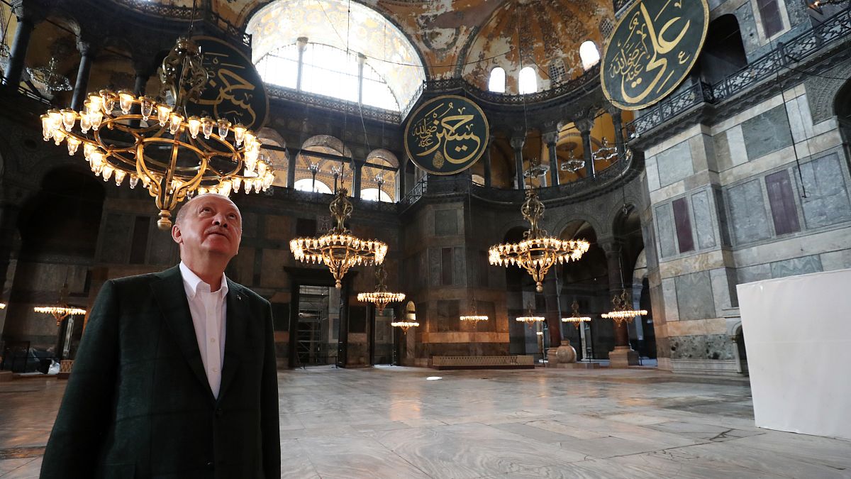 الرئيس التركي رجب طيّب إردوغان في آيا صوفيا 