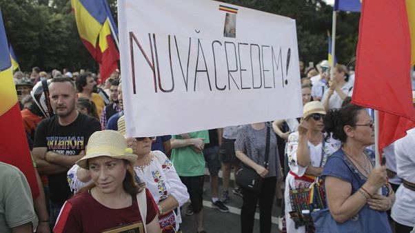 "Wir glauben euch nicht", skandierten diese Demonstrierenden in Bukarest "Wir glauben euch nicht", skandierten diese Demonstrierenden in Bukarest